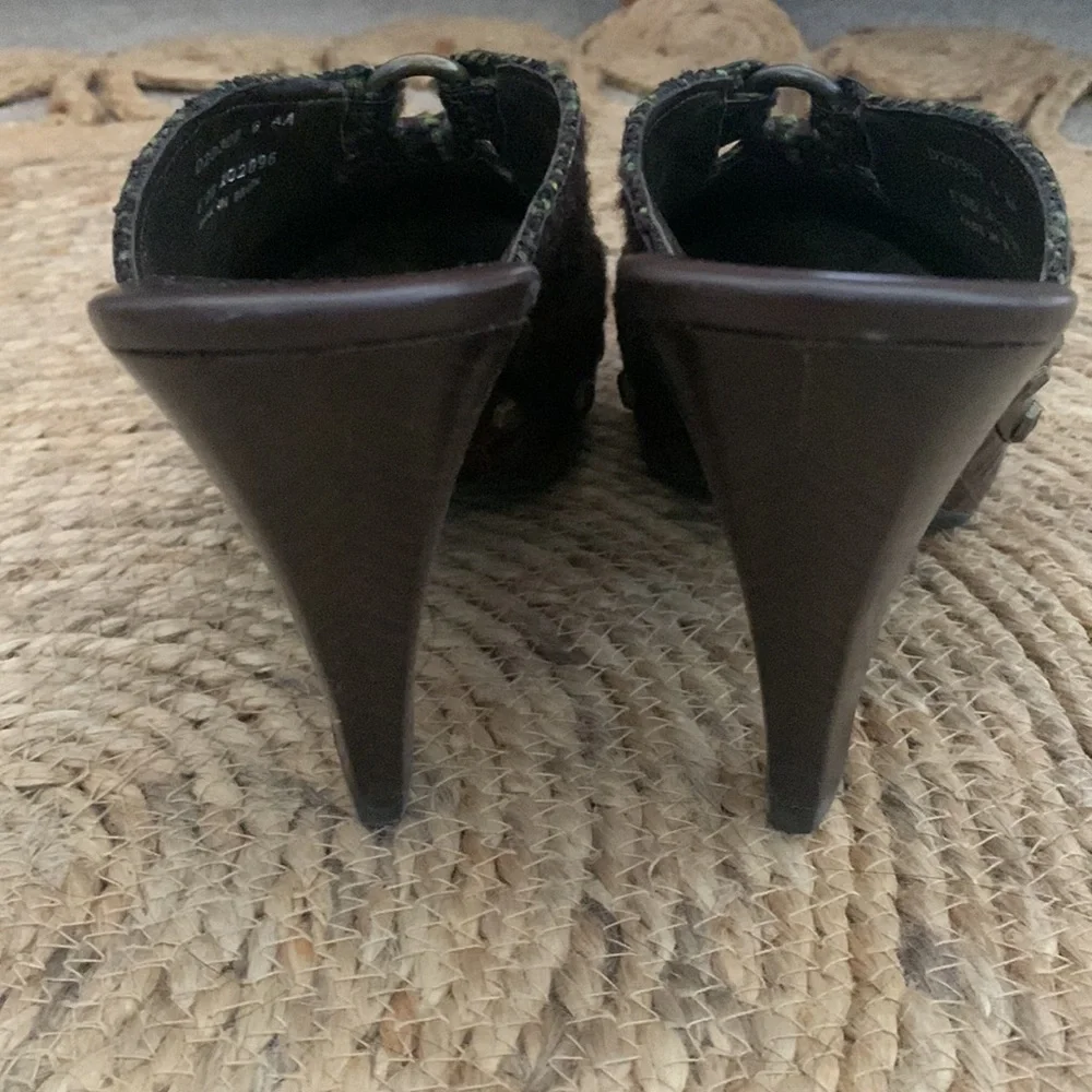 Clogs - Picture 3 of 6